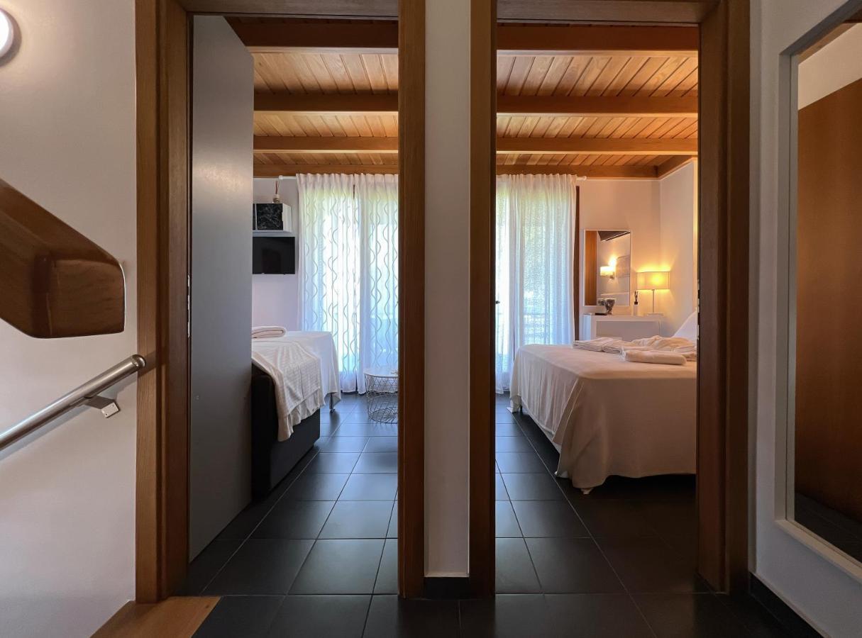 Heaven Luxury Villa Nea Roda Exterior photo